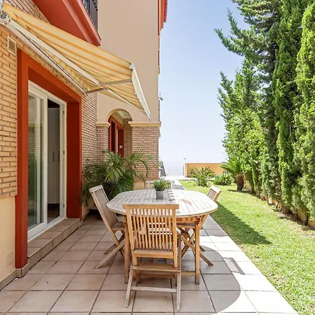 Holiday home Casa Familiar Con Piscina Frente Al Mar