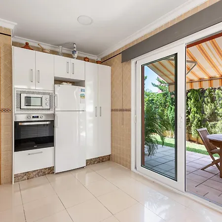 Casa Familiar Con Piscina Frente Al Mar Holiday home